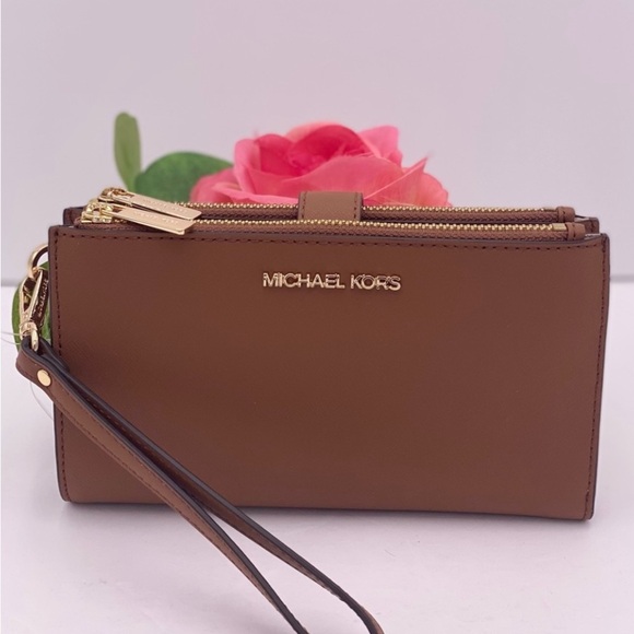 Michael Kors
DoubleZip Wallet Wristlet Luggage - Picture 2 of 10